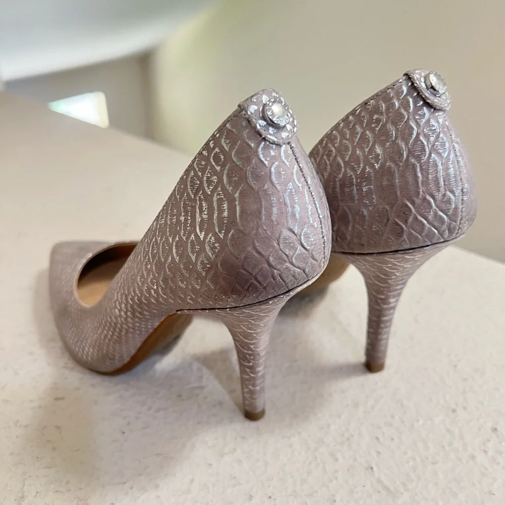 Michael Kors Nathalie Flex‎ High Pump Metallic Embossed Leather Silver Size 5.5